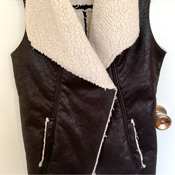 H&M L.O.G.G XS faux Sherpa faux suede vest - Picture 4 of 5